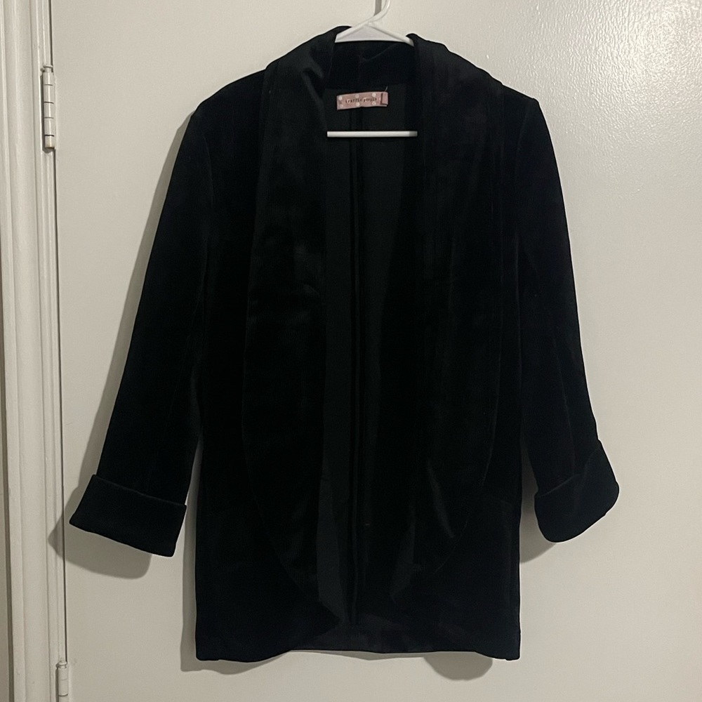 BLACK BOYFRIEND VELVET BLAZER FROM TRAFFIC PEOPLE. Size M.